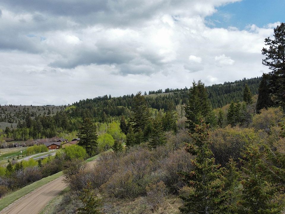 1st image of 155 Caribou Rd