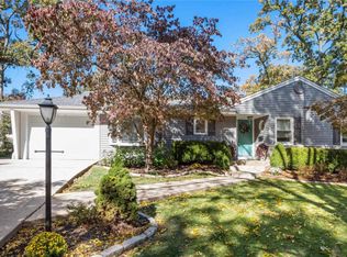 525 Forest Green Dr, Saint Louis, MO 63119