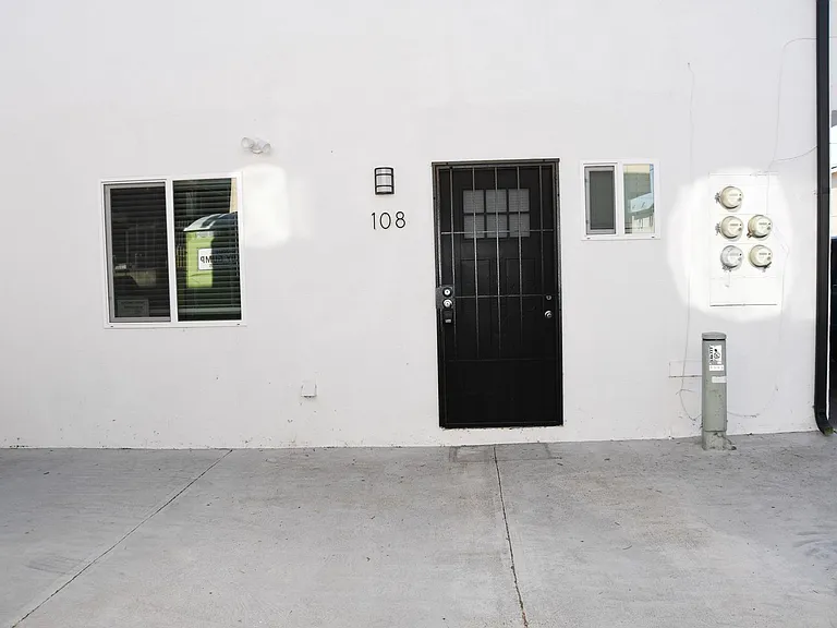 994 Valencia St — Photo 24