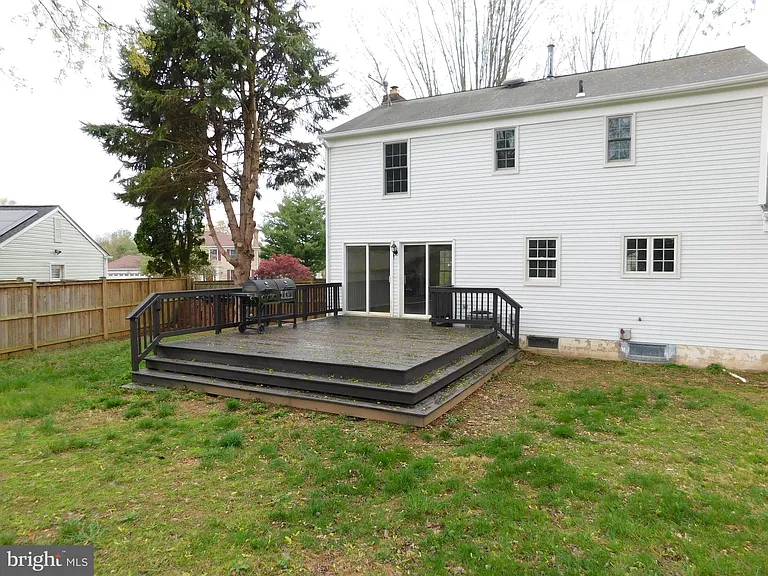 916 Pointer Ridge Dr — Photo 3