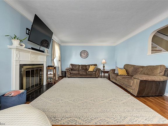 3rd image of 4563 W 213th St