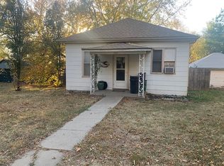 213 Walnut St, Hickman, NE 68372
