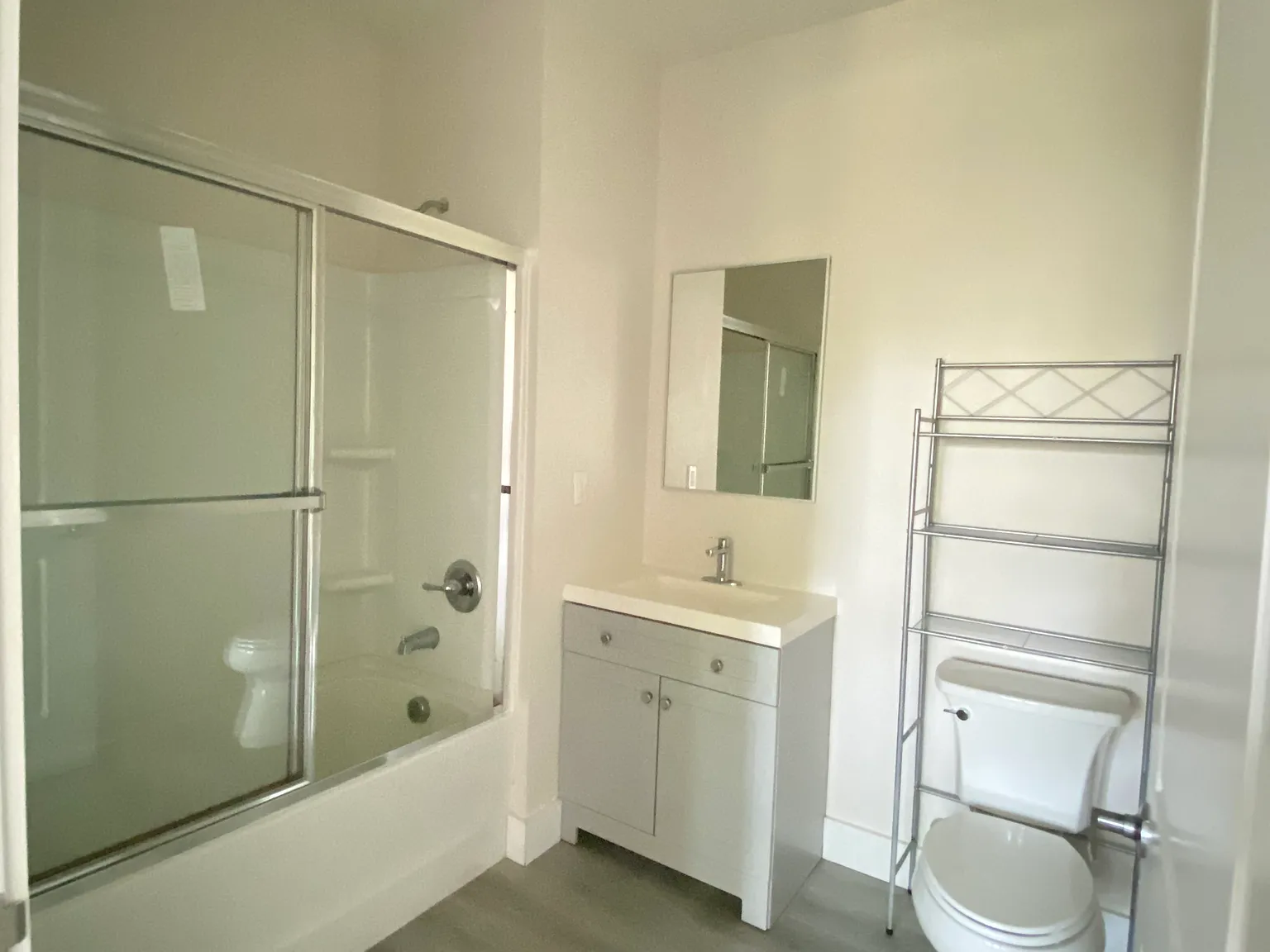 3 bed, 1250 sqft, $3,150 — Photo 3