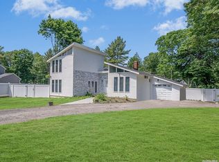 18 Fairbanks St, Port Jefferson Station, NY 11776