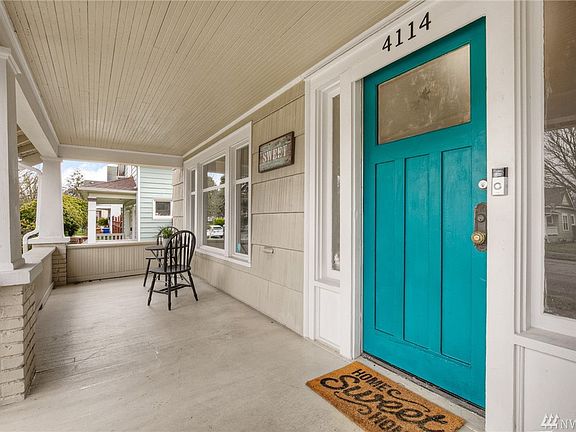 Beautiful Brick & Pillars. Ring doorbell adds extra security. 