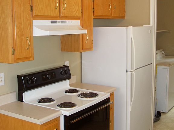 5th image of 1001 Applegrove Cir