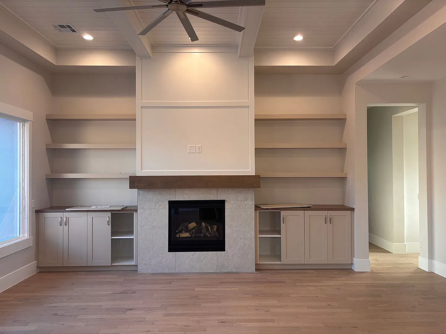 Beautiful 4 bed 3 bath home in Coral Canyon — Photo 3