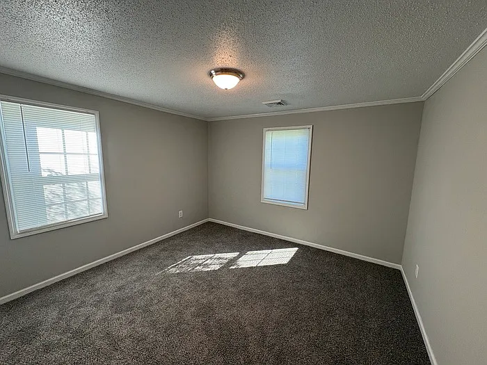 3 bed, 2.0 bath, 1360 sqft, $1,300 — Photo 3