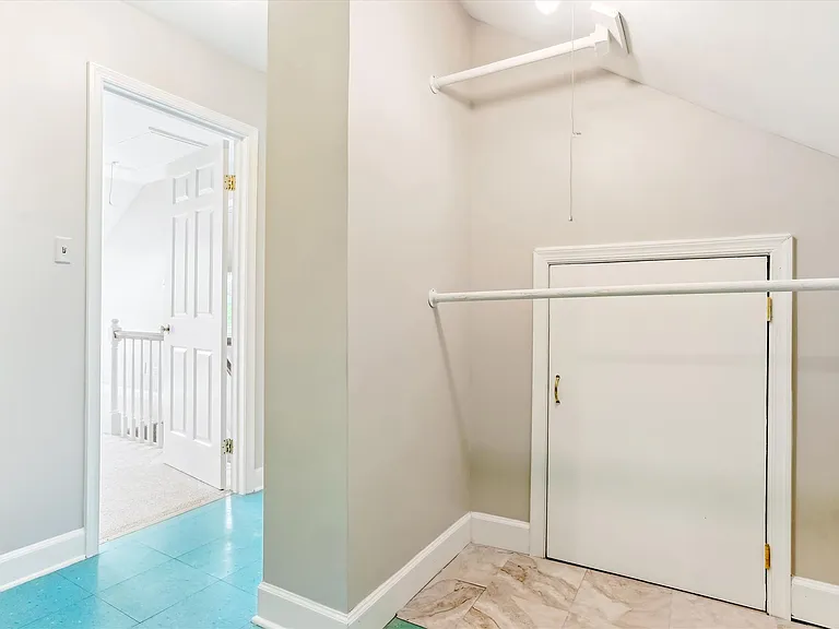 1158 N Pitt St — Photo 35