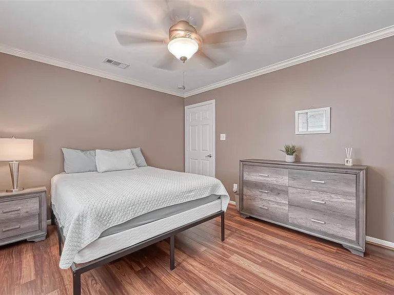 1204 Andrews St — Photo 7