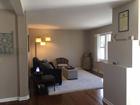 5th image of 409 N Willow Wood Dr