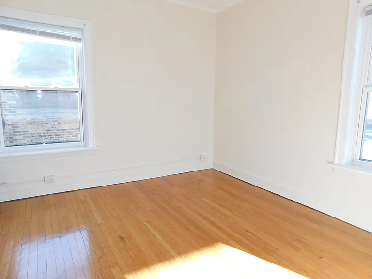 2600-10 Eastwood Ave — Photo 10