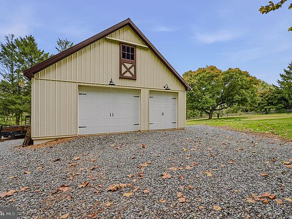 4th image of 590 Walter Rd
