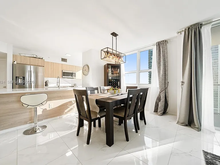 1155 Brickell Bay Dr #2501 — Photo 4