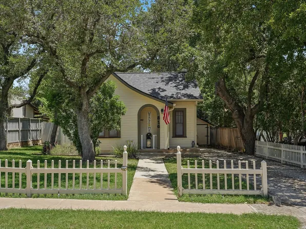 816 Wheless Ave, Kerrville, TX 78028