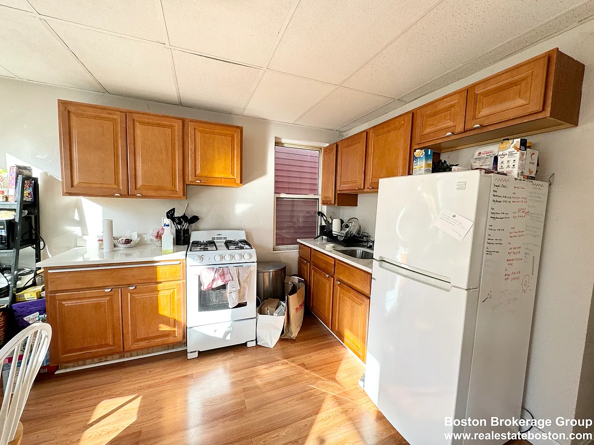 Building Photo - 1572 Tremont St #3