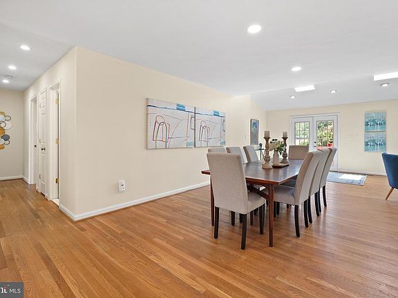 4th image of 6013 Johnson Ave
