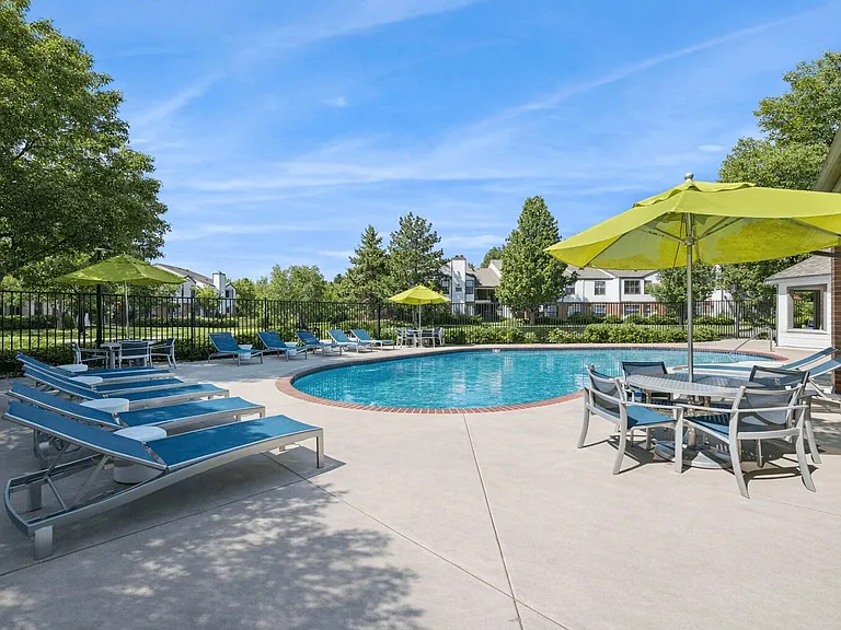 Country Club West — Photo 4