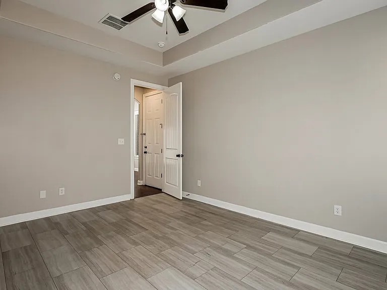 1941 Rochelle Ln — Photo 8