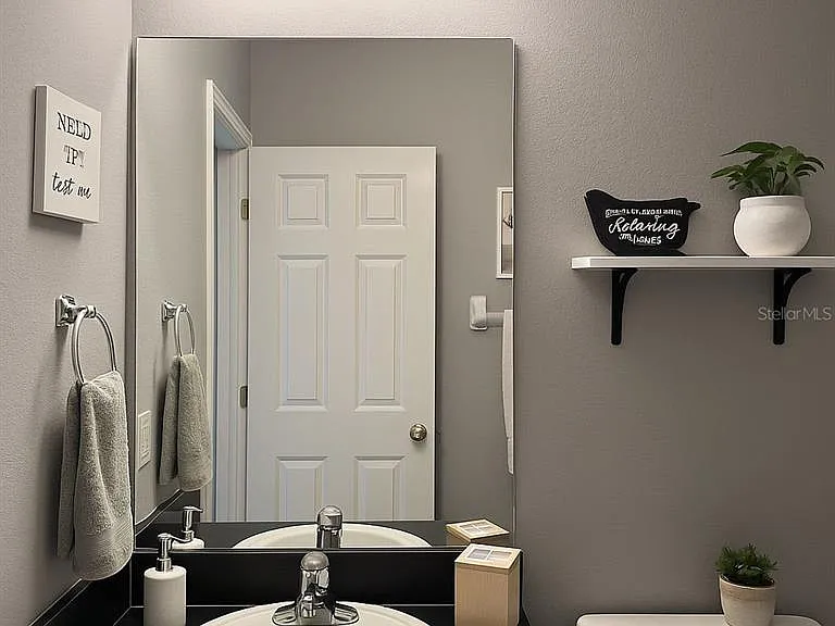 438 Monroe Cir — Photo 12