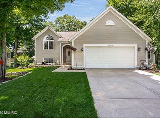 11063 Timberline Dr, Allendale, MI 49401