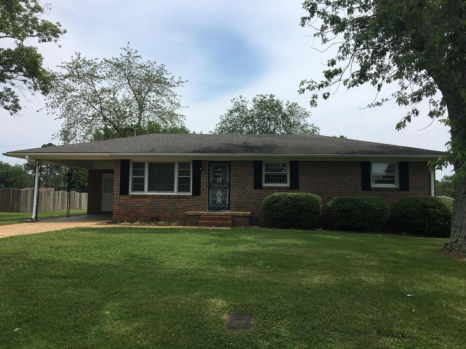3 bed, 1.5 bath, 1161 sqft, $1,400 — Photo 1
