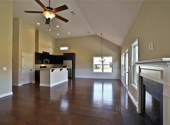 5th image of 724 Meadowcroft #244-lot 244