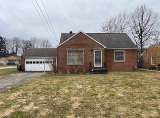 6004 Twin Lakes Dr, Parma, OH