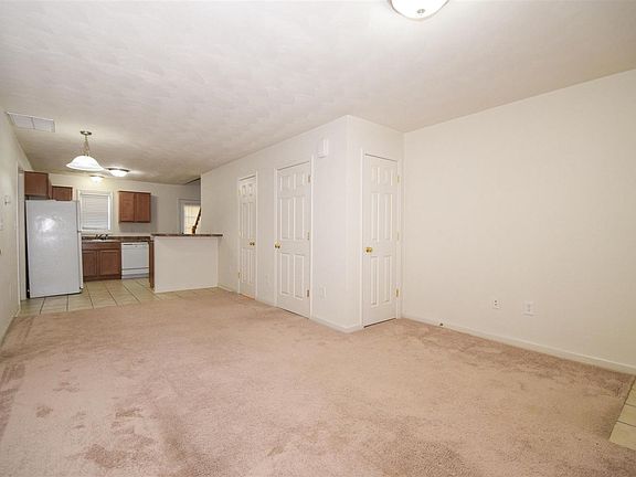 3rd image of 6745 Woodcreeper Dr
