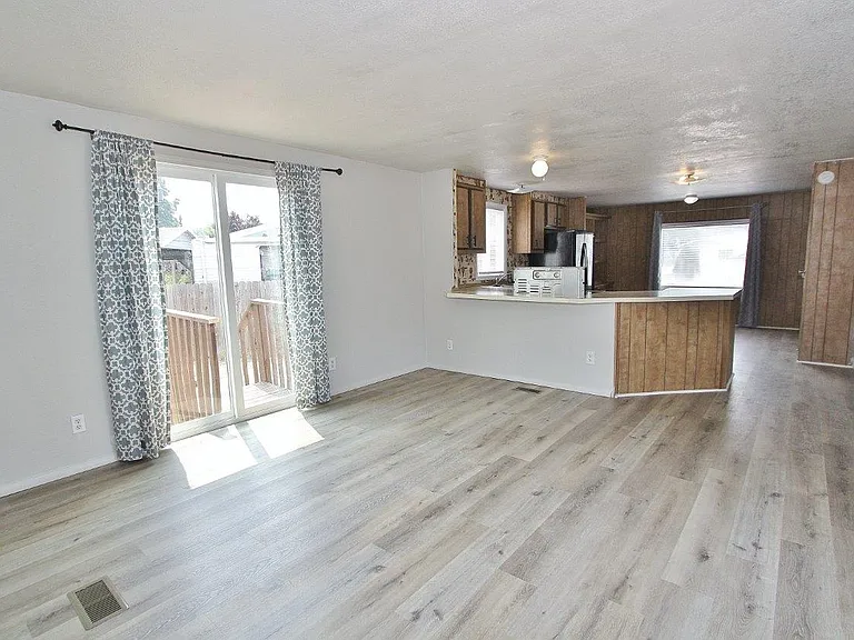 422 Elder Ave — Photo 5
