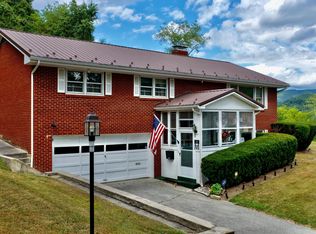 196 Old White Trl, White Sulphur Springs, WV 24986