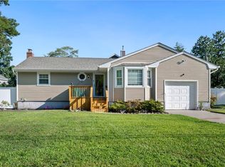 211 King Rd, Rocky Point, NY 11778