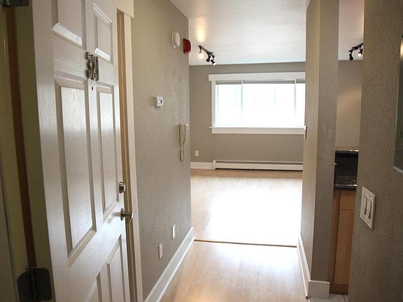 4th image of 1327 W 25th Ave APT 321
