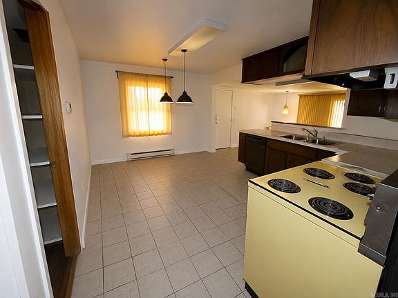 4th image of 2820 Bonnie Ln