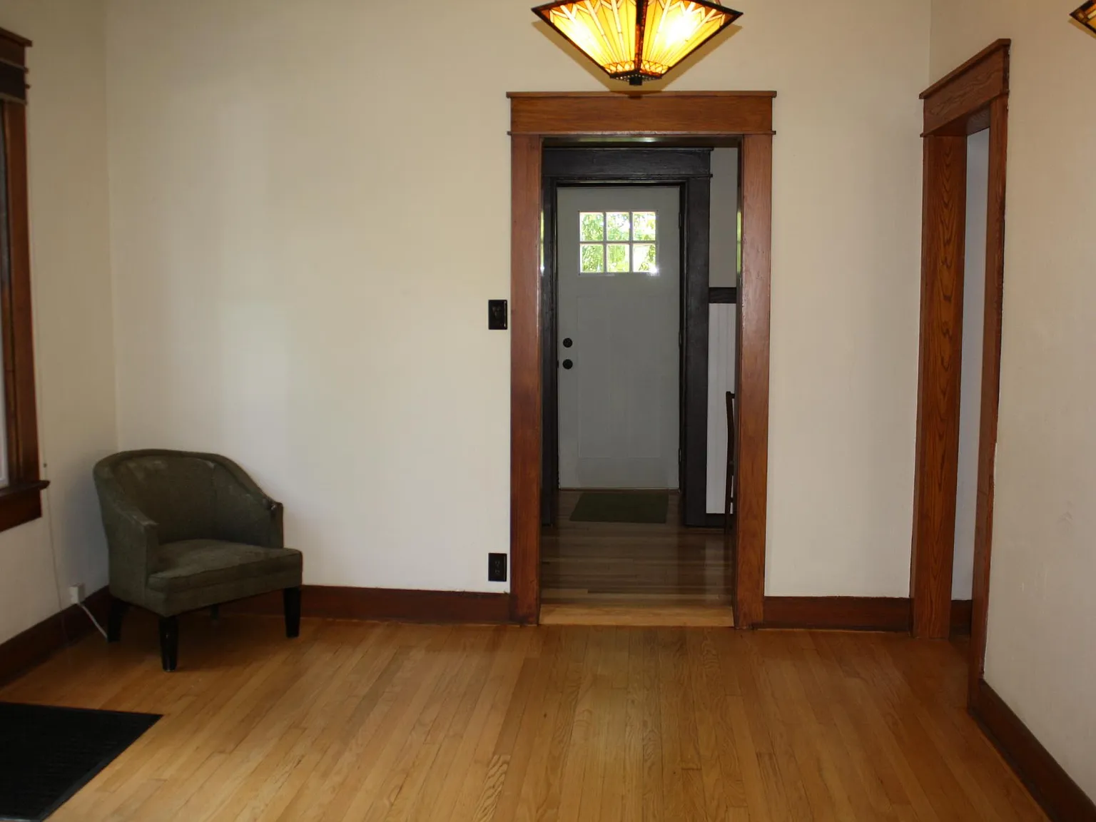 4 bed, 2302 sqft, $5,600 — Photo 4