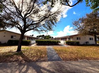 949 W Kalmia Dr, West Palm Beach, FL 33403