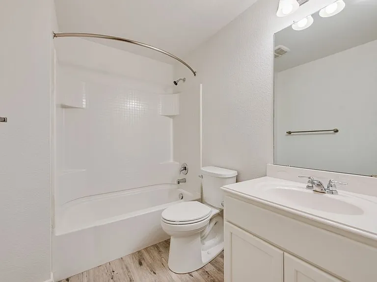 1816 Castle Creek Dr — Photo 13
