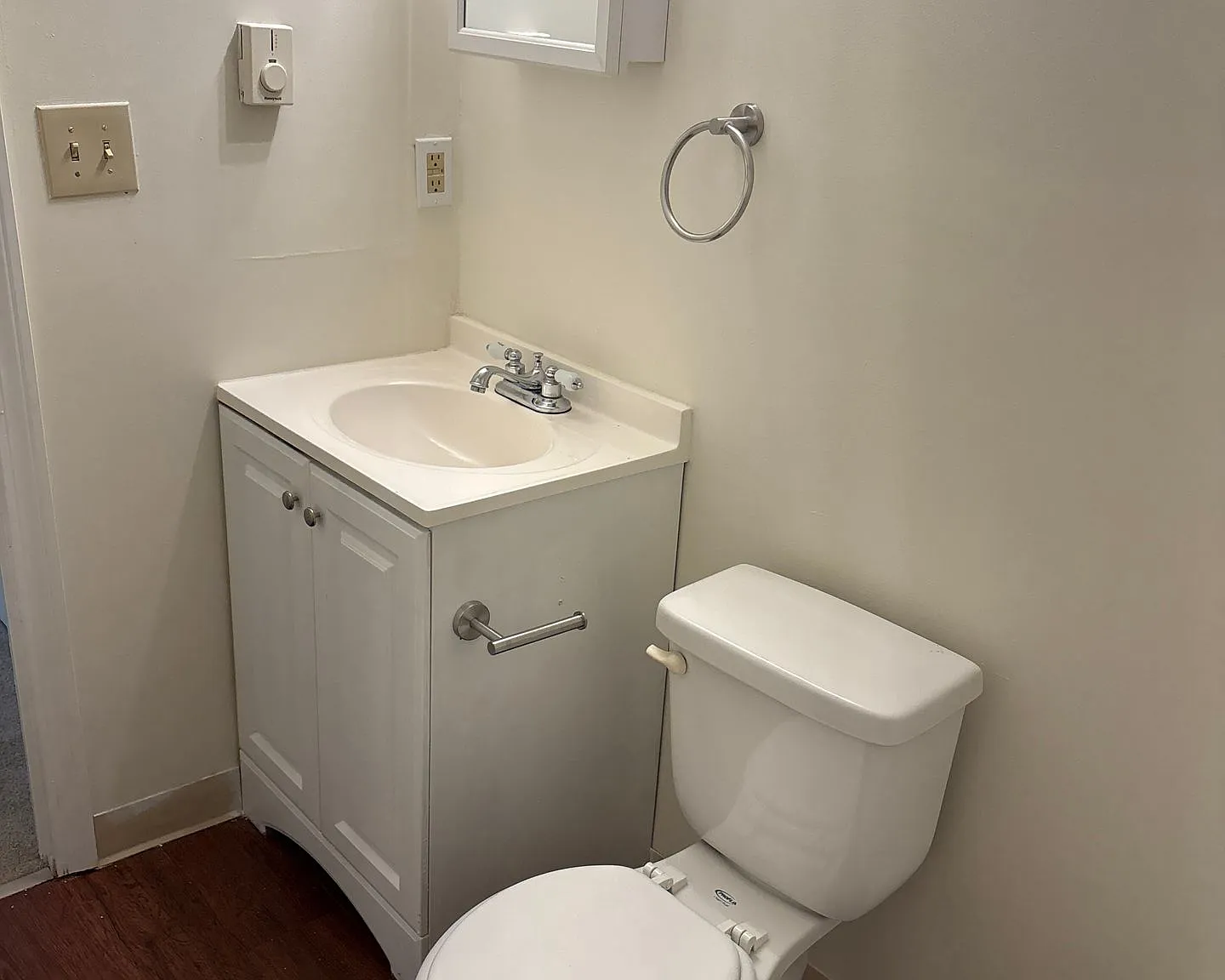 High Ridge Apartments - Two Bedroom One Bath Apartments - Heat & Hot Water Included — Photo 2