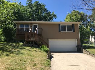 907 E Hackley Ave, Des Moines, IA 50315