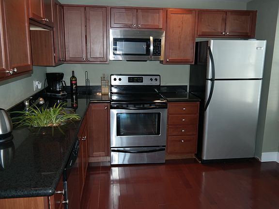3rd image of 323 Emanuel Cleaver Ii Blvd APT 3F
