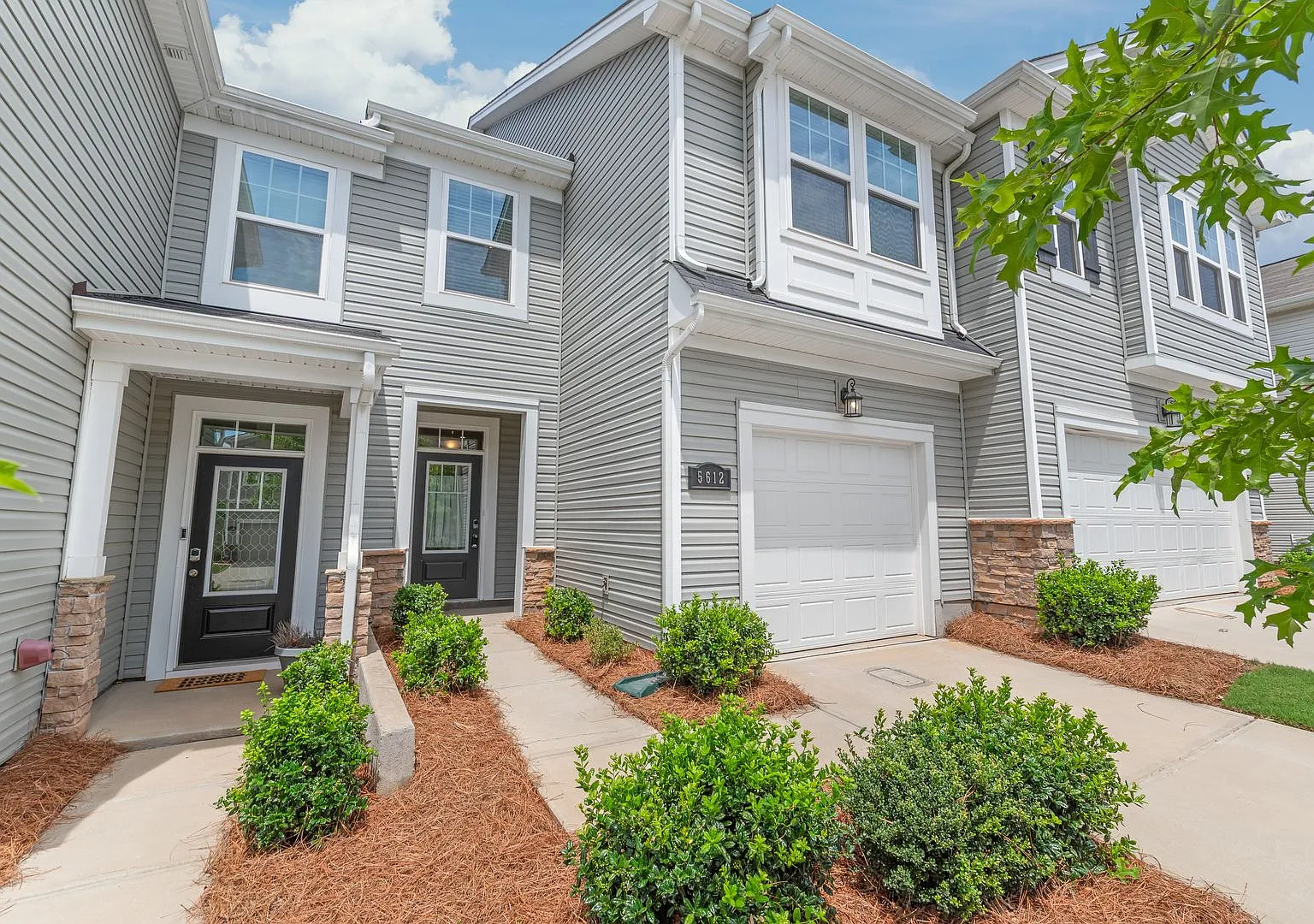 Like-New Townhome in Pristine, Move-In Ready Condition — Photo 4