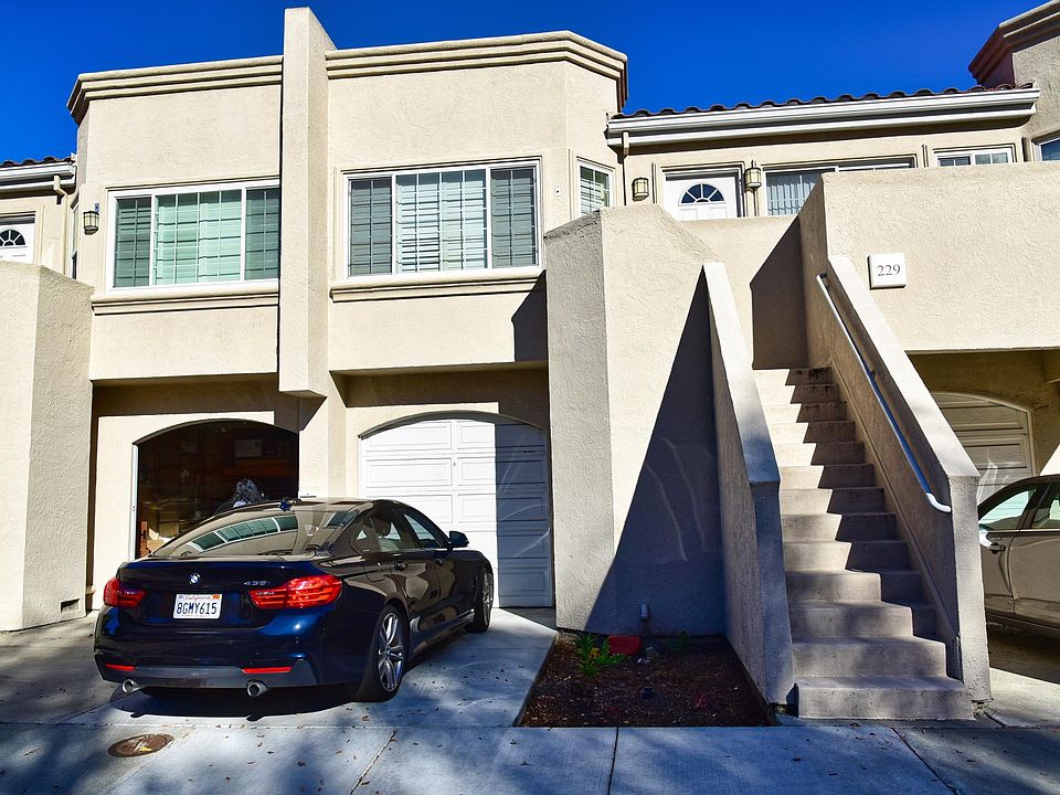 Condo-Outside view. Condo is on 2nd floor. Garage below