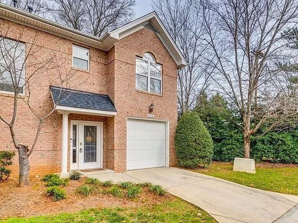 4758 Hunter Crest Ln, Charlotte, NC 28209