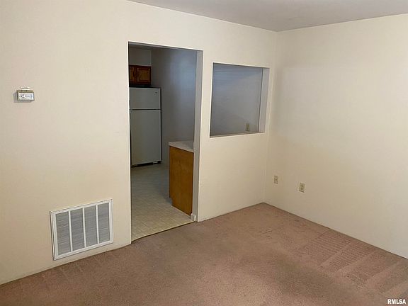 3rd image of 502 & 504 S Poplar St