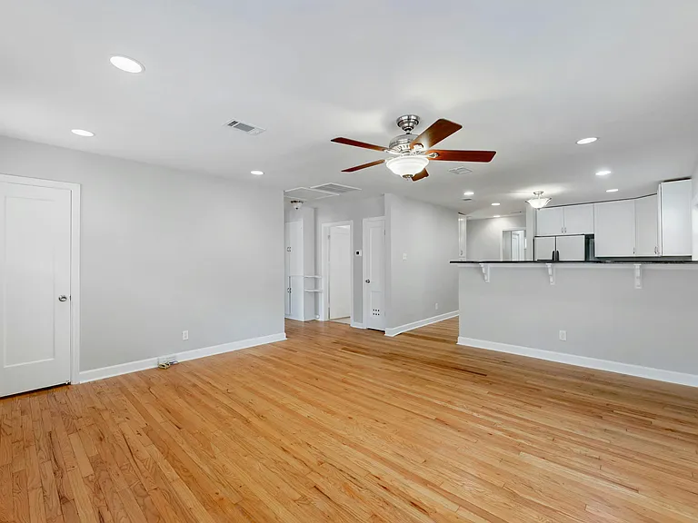 4604 Evans Ave — Photo 2