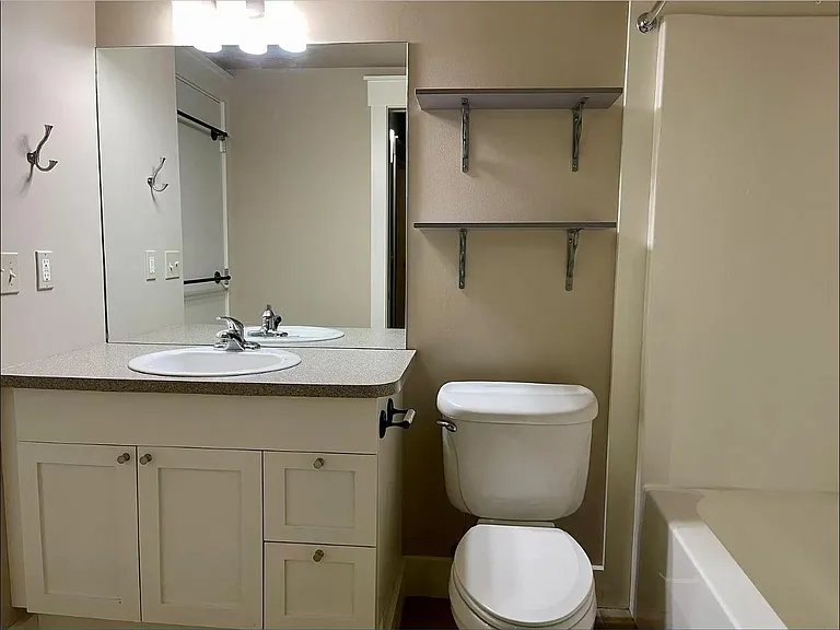 600 Broadway Ave NW #213 — Photo 5
