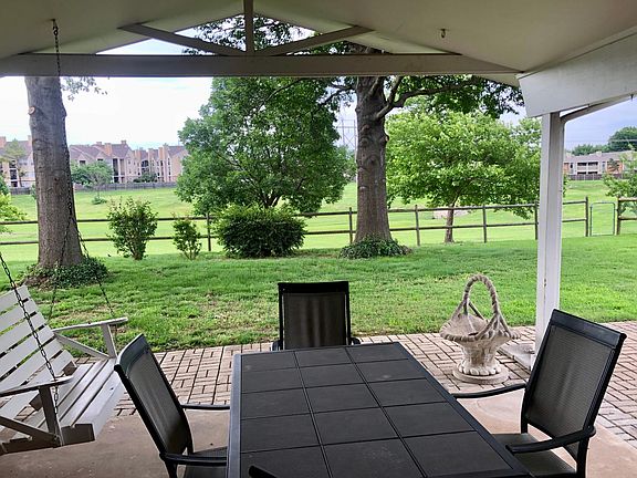 Covered patio overlooking Greenbelt