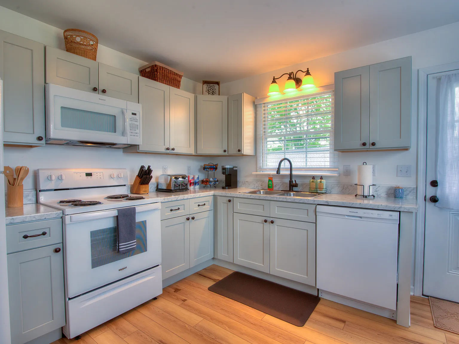 2 bed, $2,500 — Photo 2