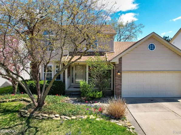 3072 Albany Ct, Troy, MI 48083