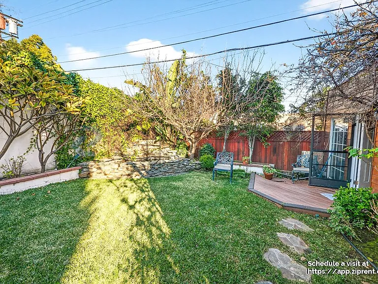 138 N Hamel Dr — Photo 37